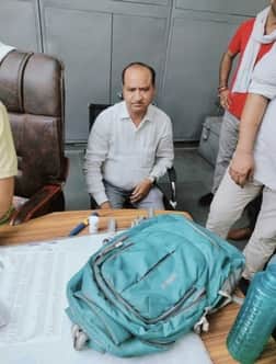 एसीबी की गिरफ्त में आरोपित एएओ