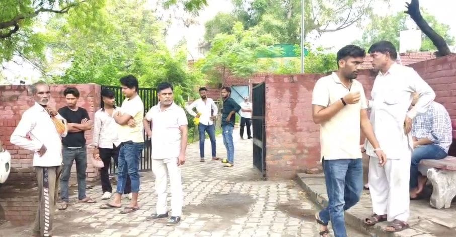 Shopkeeper attacked and killed with sharp weapon