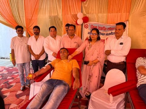 Blood donation camp organized in Nagar Parishad, blood donors honored