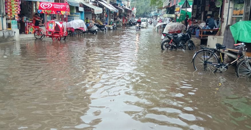 Weather changed after noon, heavy rain occurred in the evening