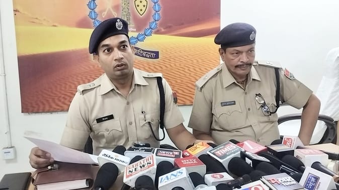जानकारी देते एडिशनल एसपी विजय सांखला