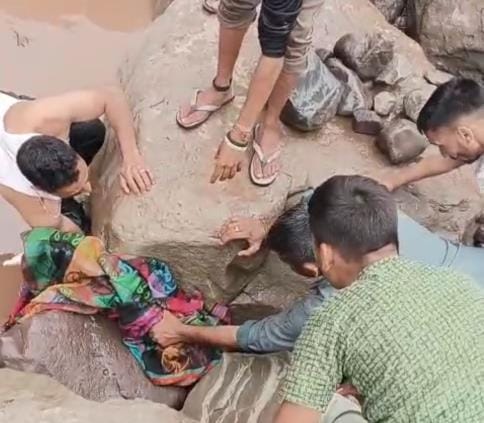 A boy was swept away while crossing the Kultyar drain during rain and died