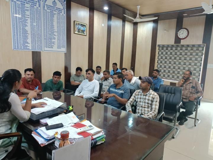 Union delegation met the Executive Engineer for the demands of the employees