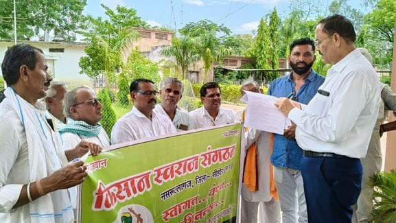 किसान संघ ने मांगों के संबंध में एसडीएम को ज्ञापन सौंपा।