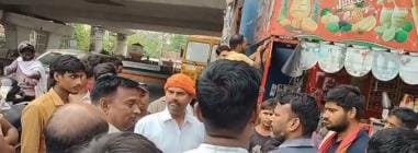 Opposition to the municipal corporation team that went to remove encroachment, demonstration at the zonal office
