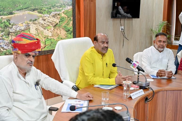 ओम बिरला ने की समीक्षा बैठक