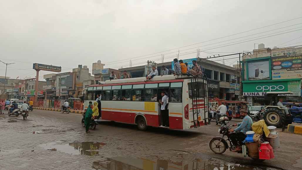 Operator beaten up in Agroha, road blocked due to non-arrest