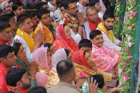 Shivpal along with his family visited Banke Bihari