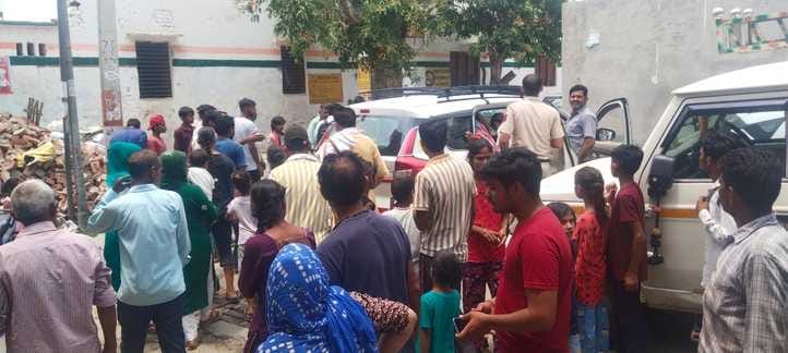 Delhi police arrived at Jani with two young women