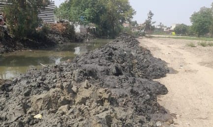 Drainage is a big problem in Kharkhoda, waterlogging occurs when it rains, Municipal Corporation got drain number six cleaned.
