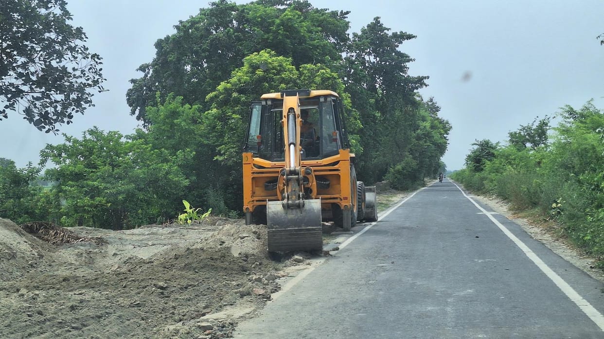 Construction of two-lane road on the Gandak canal track has started, you can travel fast till Nepal