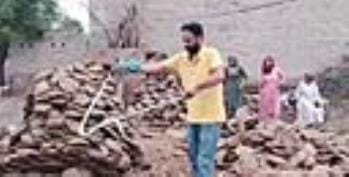 Three Indian red snakes and two Indian sand boa species of snakes were caught