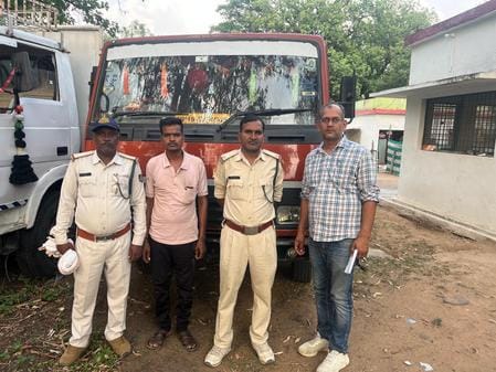 shahdol illegal sand mining three vehicles seized forest department police action