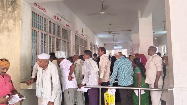 The number of typhoid patients increased due to fluctuations in the weather