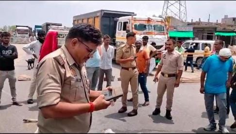 Two cattle died due to collision with truck, villagers blocked the road
