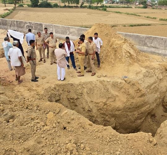 A pile of soil fell on a farmer repairing a pipeline and he died