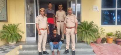 पुलिस गिरफ्त में आरोपी