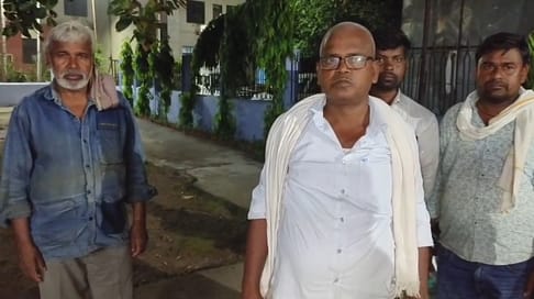 Bihar News: Mechanic dies due to lightning, he was climbing the pole to repair the wires broken due to rain