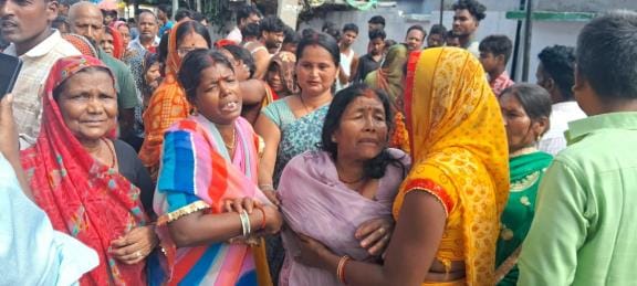 A husband died while trying to save his wife who was electrocuted