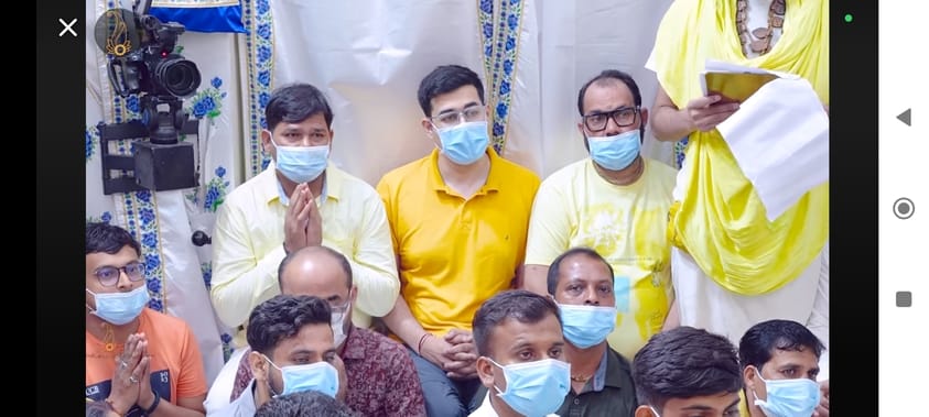 Major Saurabh Patni took blessings from Premanand Maharaj