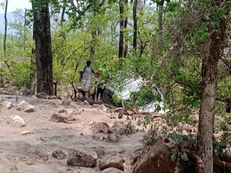 Slip in Batnagar, eight people in Max narrowly escape