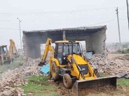 Administration's bulldozer runs on illegal construction