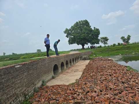 It started raining, no railing was built on the Rapta bridge