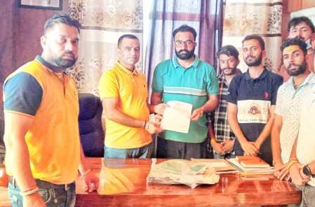 Una-Hamirpur NH's scissors bend becomes garbage dump