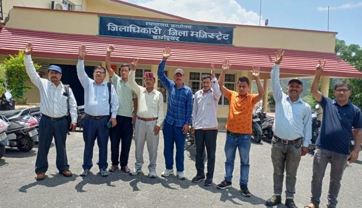 Thuma villagers demonstrated demanding road