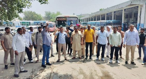 Roadways employees protested against not arresting the attackers of the conductor