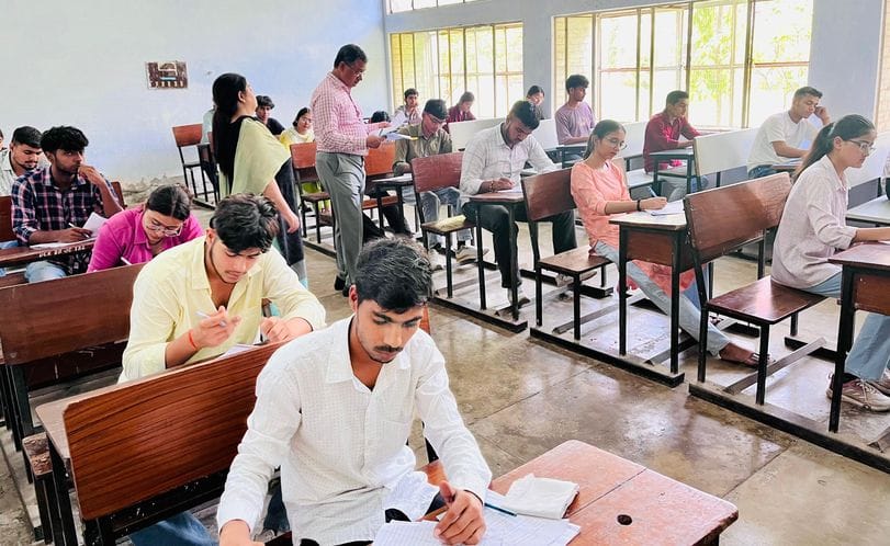 Vice Chancellor inspected the examination centers in DCRUST