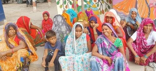 Mother jumps into Yamuna river with her one and half year old son tied to her waist and dies