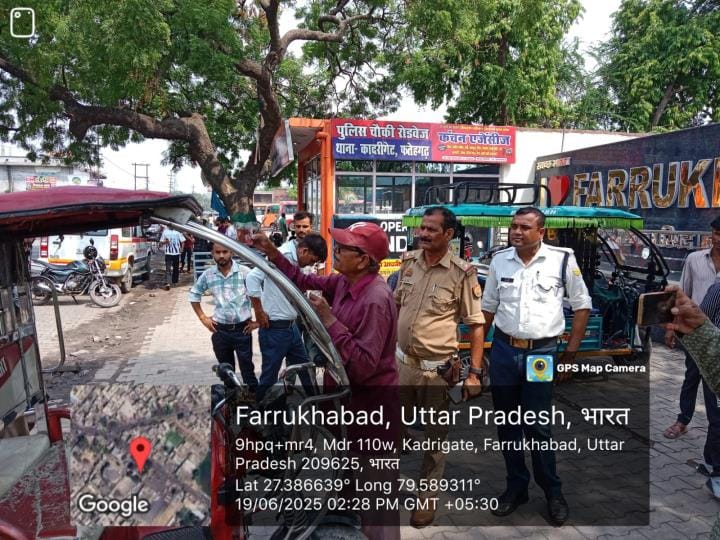 Traffic police started the work of putting route numbers on e-rickshaws