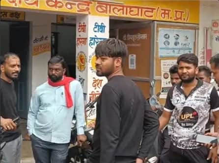 खदान में मृतक श्रमिक के परिजन