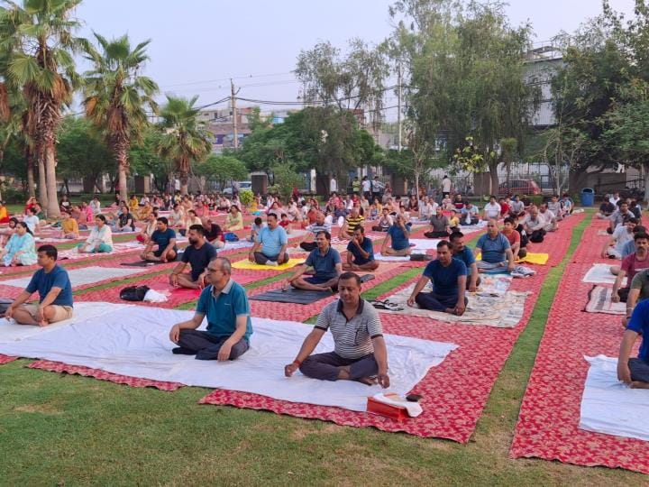 370 sadhaks reached the yoga camp and practiced asanas, pranayama and meditation