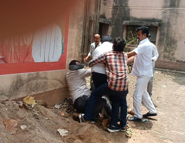 Goods taken from the hospital, fight between contractors