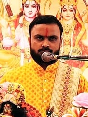 The audience rejoiced after hearing the congratulations on the birth of Lord Shri Ram