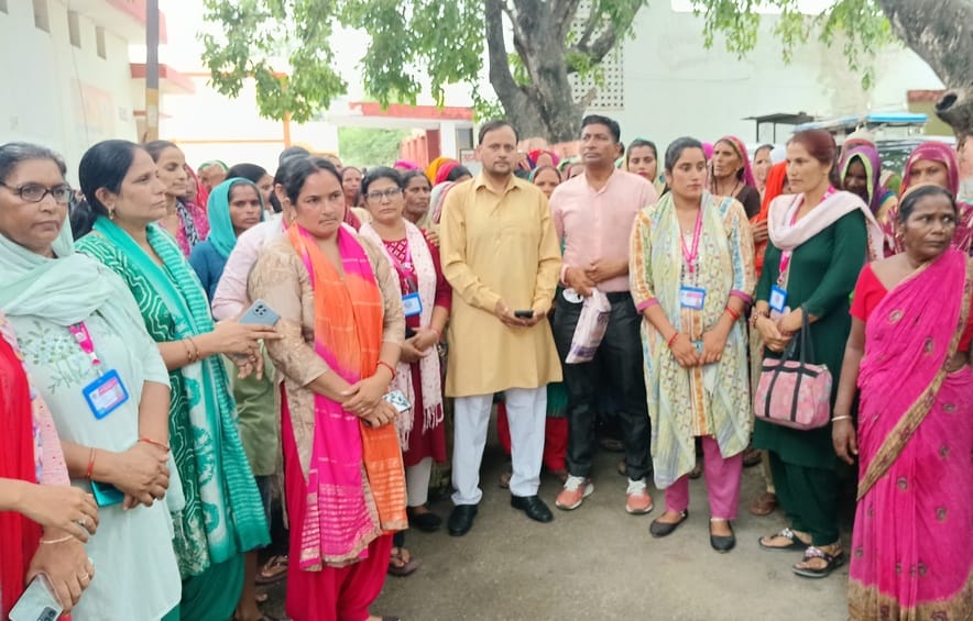 Remove the liquor shop from the village, women protested