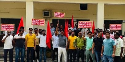 Water crisis in railway colony, SSE office surrounded in protest