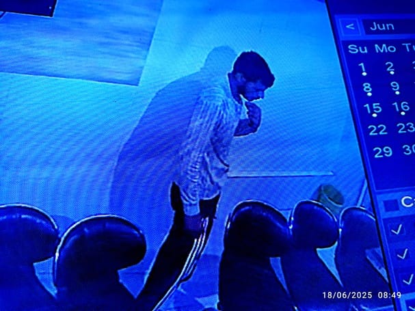 A thief entered a jewellery shop through the roof and stole the jewellery