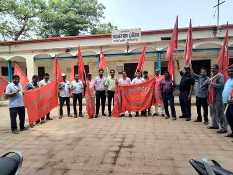 Assistant Board Engineer's office surrounded over harassment of employees
