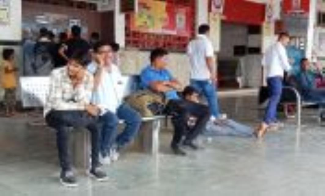 Prayagraj Passenger arrived four and a half hours late