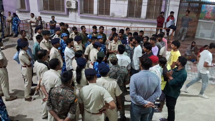 Bihar Police : न्यायिक हिरासत में भेजने से पहले फिट घोषित आरोपी की देखते-देखते मौत; पिटाई के आरोप पर हंगामा