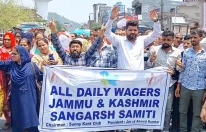Mid-day meal cooks held a rally demanding a salary hike