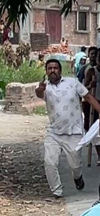 Fight over plucking mangoes, Pradhan chased them with a weapon, arrested