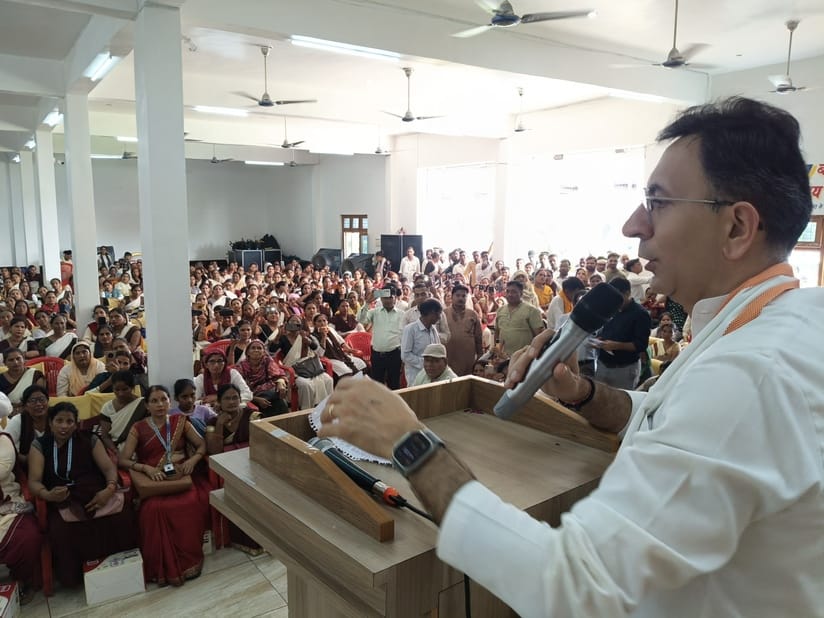 Union Minister distributed equipment to 510 disabled people