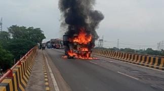 The dumper dragged the bike and caught fire