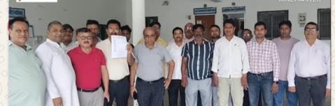 Medicine traders protested alleging harassment
