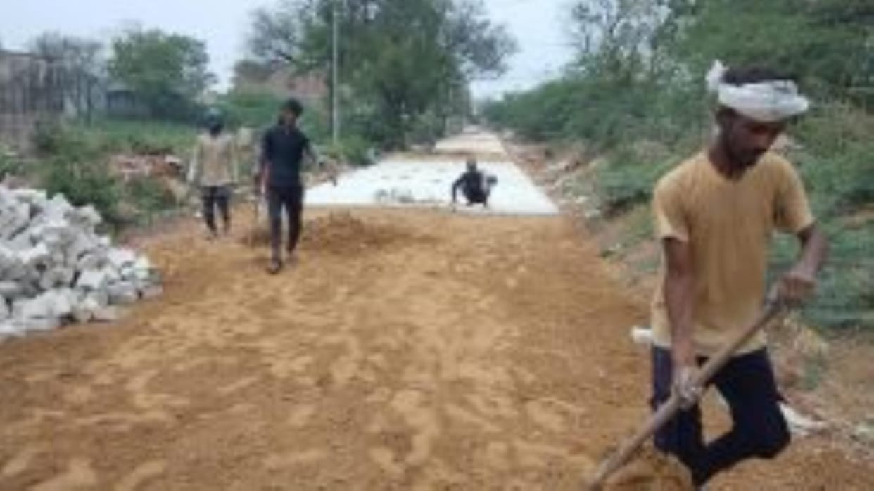 The lane leading from Mejab Chowk to Sector Road has been constructed, there will be relief from waterlogging in the rain