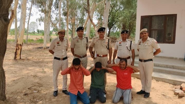 Three accused involved in the Sanvara murder case have been arrested; a young man was tied with a rope and beaten with sticks due to an old feud in Roopawas.